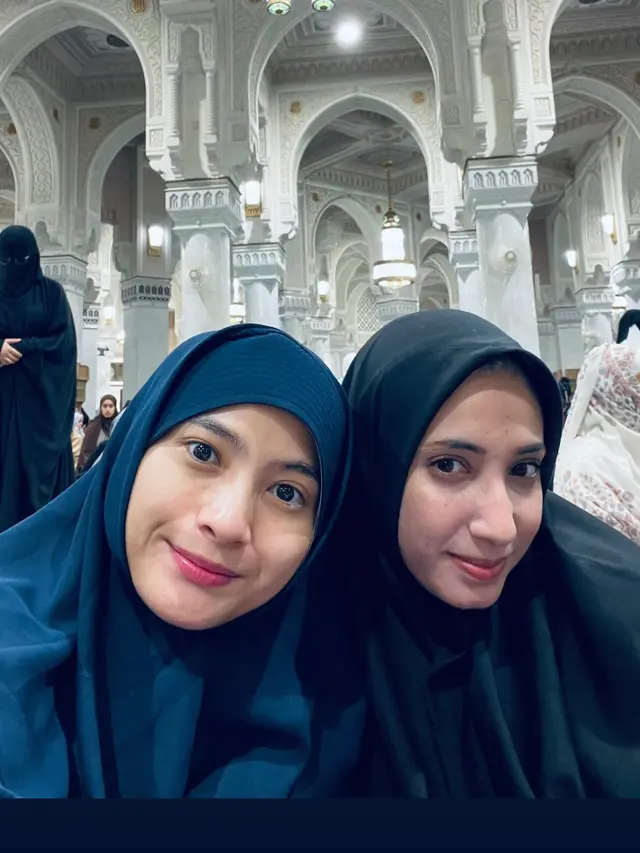Potret Acha Septriasa umrah. [Foto: Instagram/septriasaacha]