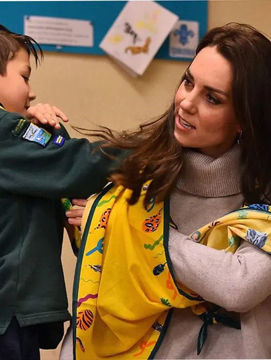Istri seorang Bangsawan Inggris ini memang sejak kecil sudah berkecimpung di organisasi kepanduan seperti ini. Sekarang, kabarnya Kate Middleton bekerja sebagai relawan di Asosiasi Kepanduan. (doc.dailymail.com)