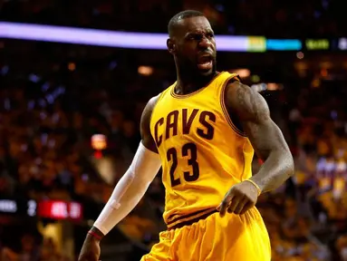 LeBron James membawa Cleveland Cavaliers kembali ke Final NBA setelah meraih titel juara wilayah timur dengan mengandaskan Atlanta Hawks 4-0. Di gim keempat, Cavs menang telak 118-88. (AFP)