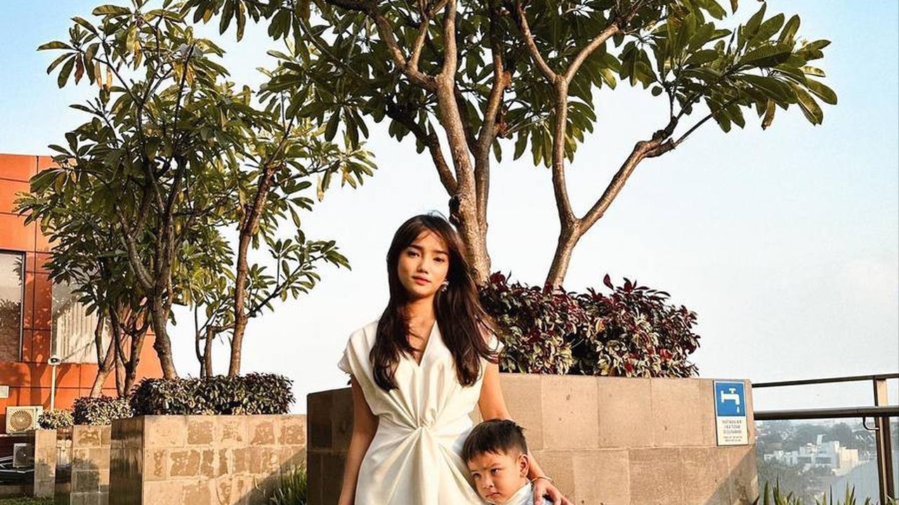 Netizen: Mamah Muda Jaksel, 8 Foto Fuji Bareng Gala Sky Yang Ganteng Banget Pakai Jas