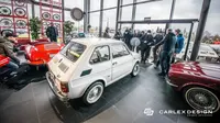 Fiat 126 Tom Hank sedang dipamerkan di bengkel modifikasi Carlex Design. (Carscoops)