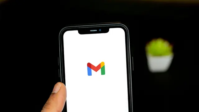Ilustrasi Email di Google/Photo by Solen Feyissa on Unsplash