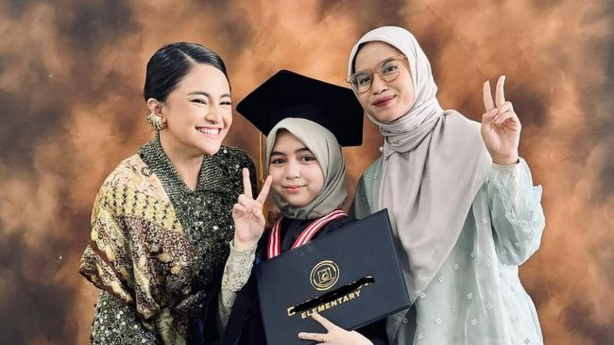 5 Potret Marshanda Hadiri Wisuda SD Sienna Sang Putri, Kompak dengan Istri Ben Kasyafani