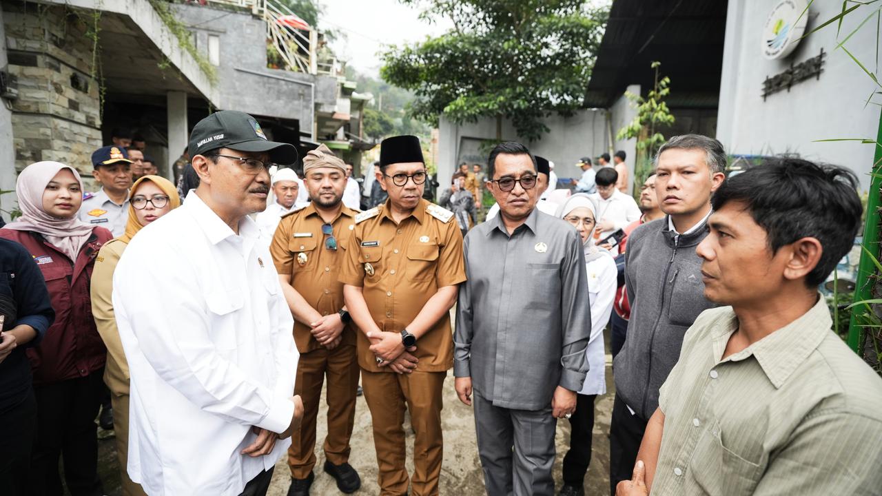 Gus Ipul Sambangi Rumah Calon Siswa Sekolah Rakyat di Batu