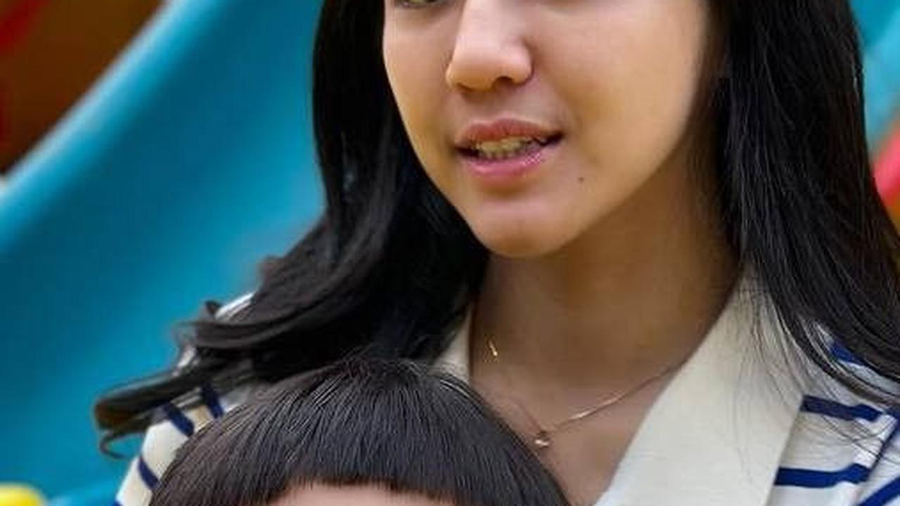 Potret Cantik DJ Una Momong Putra Semata Wayangnya, Single Mom yang Selalu Sukses Curi Perhatian