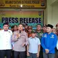 Kapolres Bengkalis AKBP Setyo Bimo Anggoro dalam konferensi pers dugaan penghinaan simbol negara di Kabupaten Bengkalis. (Liputan6.com/M Syukur)