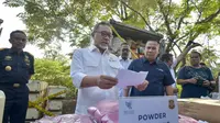 Menteri Perdagangan Zulkifli Hasan memimpin langsung pemusnahan barang impor senilai Rp13,31 miliar di Kawasan Industri Keroncong, Tangerang, Banten pada Jumat (9/6)/Istimewa.