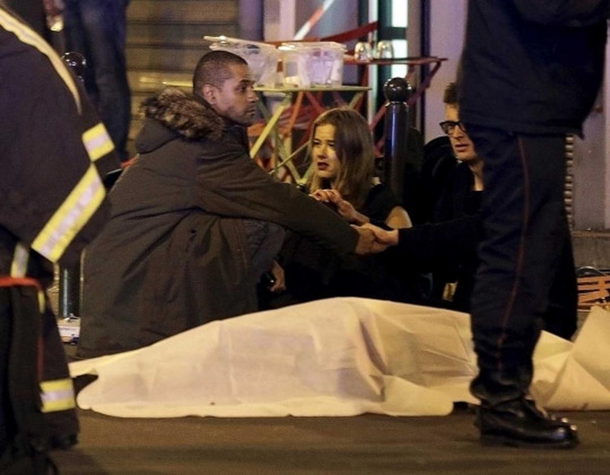 Kepanikan ribuan warga Paris diteror bom dan serangan beruntun