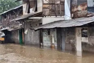 Permukiman warga Kampung Sawah, Kecamatan Cakung, Jakarta Timur, terendam banjir. (Dok: Antara)
