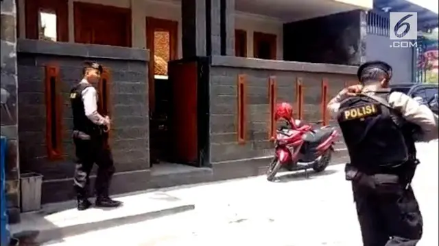 Penyidik KPK, Senin siang, menggeledah kantor Dinas Pekerjaan Umum-Perumahan Rakyat dan rumah seorang kontraktor, di Kota Tegal, Jawa Tengah