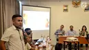 Seorang guru mempresentasikan pada pada peluncuran program Semangat Indonesia Cerdas di Serpong, Tangerang, Senin (22/4). Program Yayasan Pendidikan Astra-MDR diselenggarakan untuk meningkatkan mutu pendidikan di wilayah prasejahtera dengan menghadirkan guru-guru muda. (Liputan6.com/HO/Tyo)