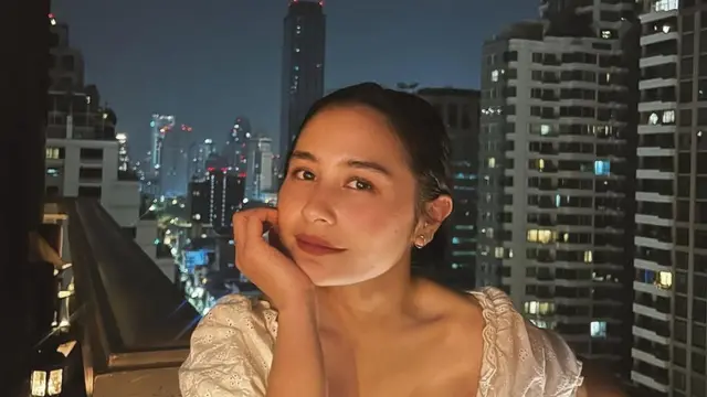 Potret Prilly Latuconsina Dinner di Thailand, Cantik Memesona dengan Makeup Minimalis (credit: https://www.instagram.com/prillylatuconsina96/)