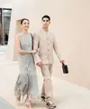 Bukan ke mall, Alyssa Daguise dan Al Ghazali terlihat ngedate di fashion show Saptodjojokartiko. Keduanya terlihat hadir dengan gaya serasi [@alyssadaguise]