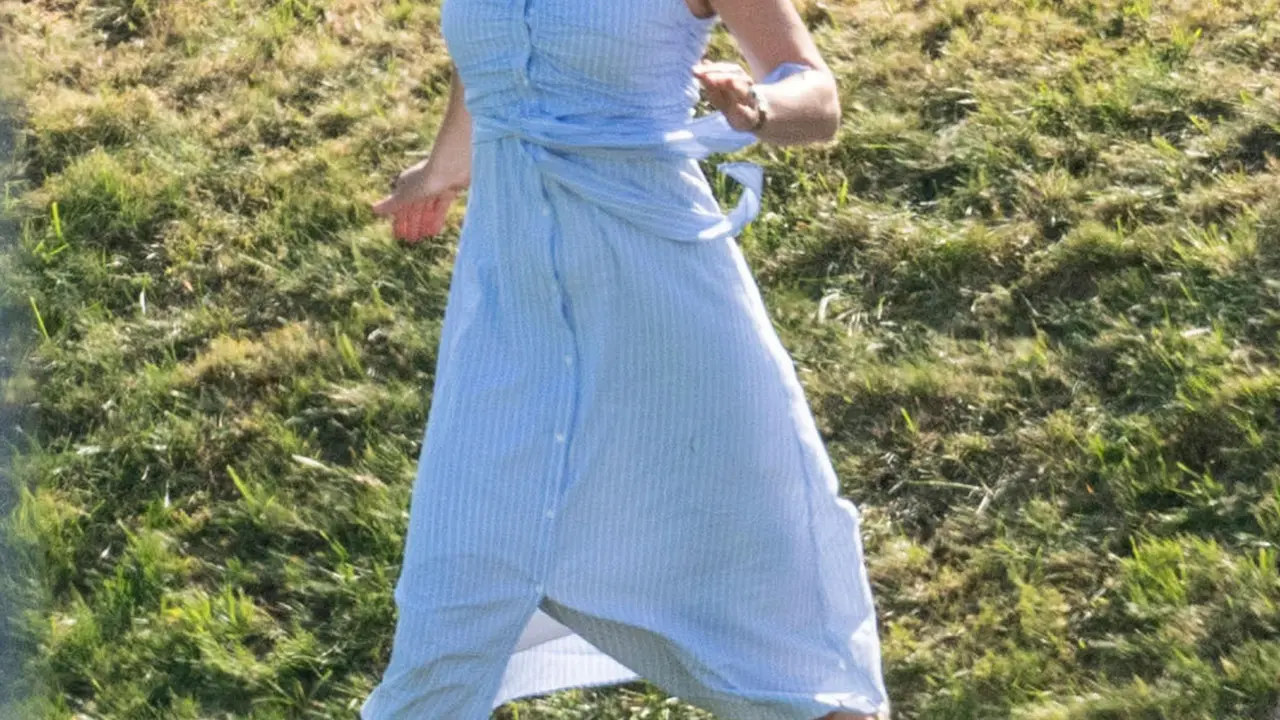 Kate Middleton Main Bareng Anak-Anaknya di Taman