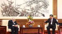 Mantan Menlu Amerika Serikat Henry Kissinger bertemu dengan Presiden China Xi Jinping di Beijing, Kamis (20/7/2023). (Foto:AFP)