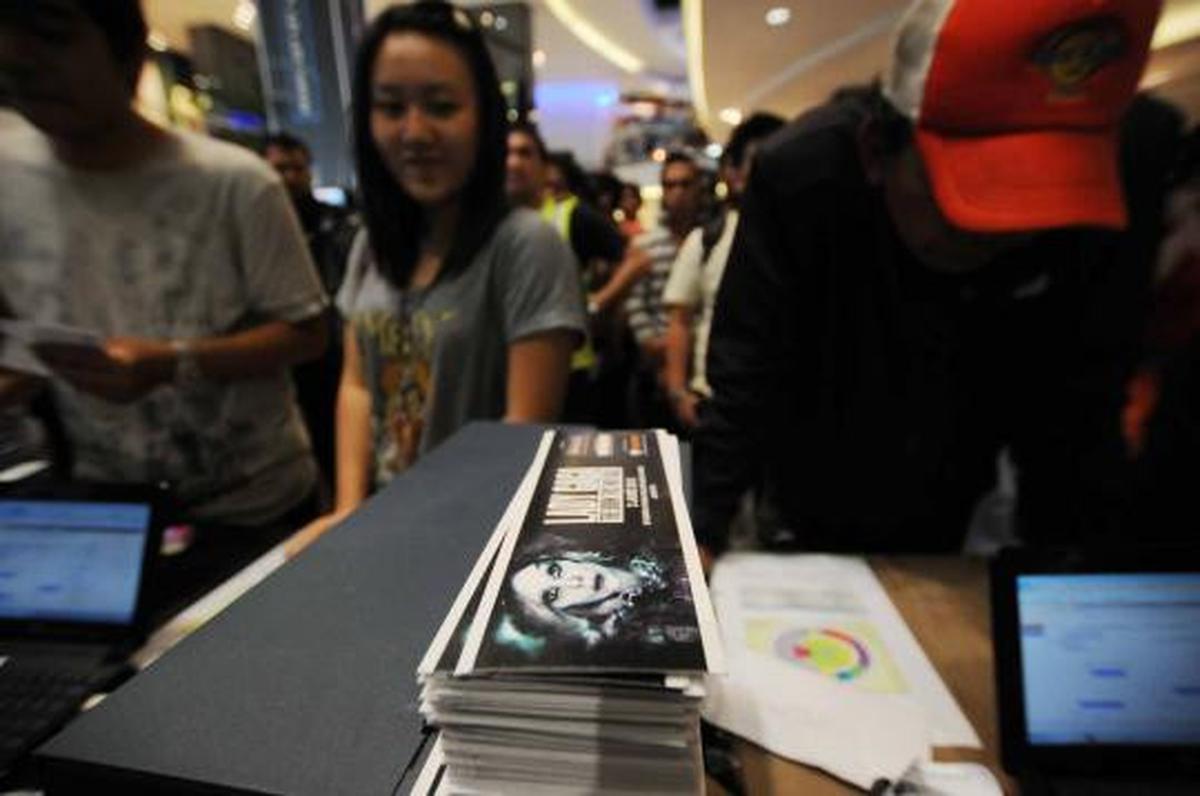 Ratusan penggemar antre beli tiket Lady Gaga