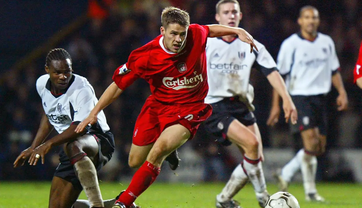 2. Michael Owen - Michael Owen juga pernah dua kali mencetak empat gol bersama Liverpool di Premier League. Owen menorehkan quattrick pada laga melawan Nottingham Forest pada Oktober 1998 dan West Bromwich Albion di April 2003. (AFP/Adrian Dennis)