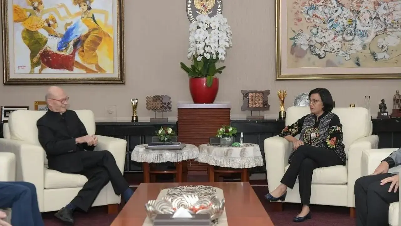 Pertemuan Menteri Keuangan Sri Mulyani Indrawati degan Mantan Komisioner Eropa untuk Perdagangan Pascal Lamy untuk membahas pasar karbon global.