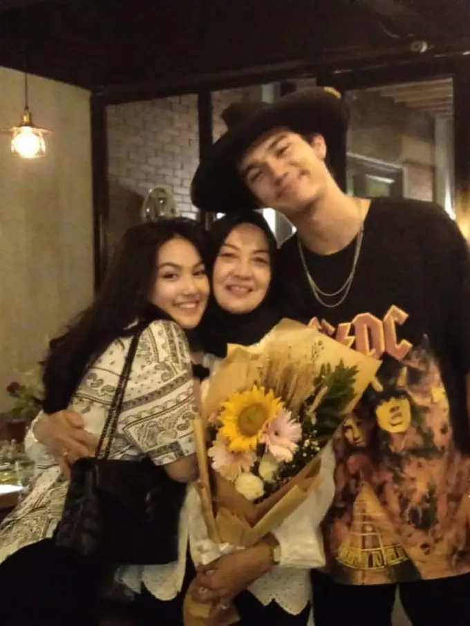 7 Potret Aisyah Aqilah dengan Jeff Smith yang Dikabarkan Dekat