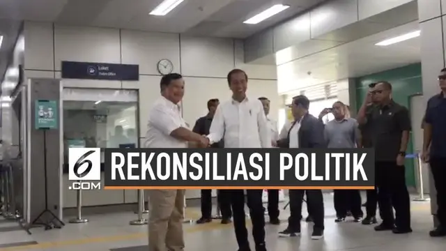 VIDEO: Pelukan Jokowi-Prabowo di Stasiun MRT Lebak Bulus