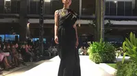 Di Bali Fashion Trend 2018, BI mempersembahkan fashion show kreasi tenun kolaborasi SME dan Indonesian Fashion Chamber (IFC).
