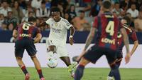 Vinicius Junior (Real Madrid) mencetak gol pembuka ke gawang Levante dalam laga La Liga Spanyol di Ciutat de Valencia, Valencia, 23 September 2025. (AP Photo/Alberto Saiz)