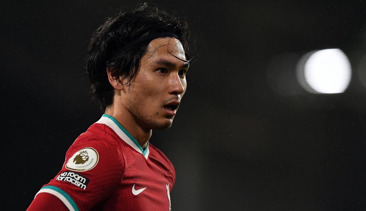 Takumi Minamino kesusahan untuk menembus skuat utama Liverpool karena banyaknya penyerang berkualitas yang dimiliki The Reds. Minamino sebaiknya mempertimbangkan tawaran jika Aston Villa ingin merekrutnya, karena ia dinilai memiliki kemampuan yang cukup untuk bersaing di sana. (AFP/Pool/Neil Hall)