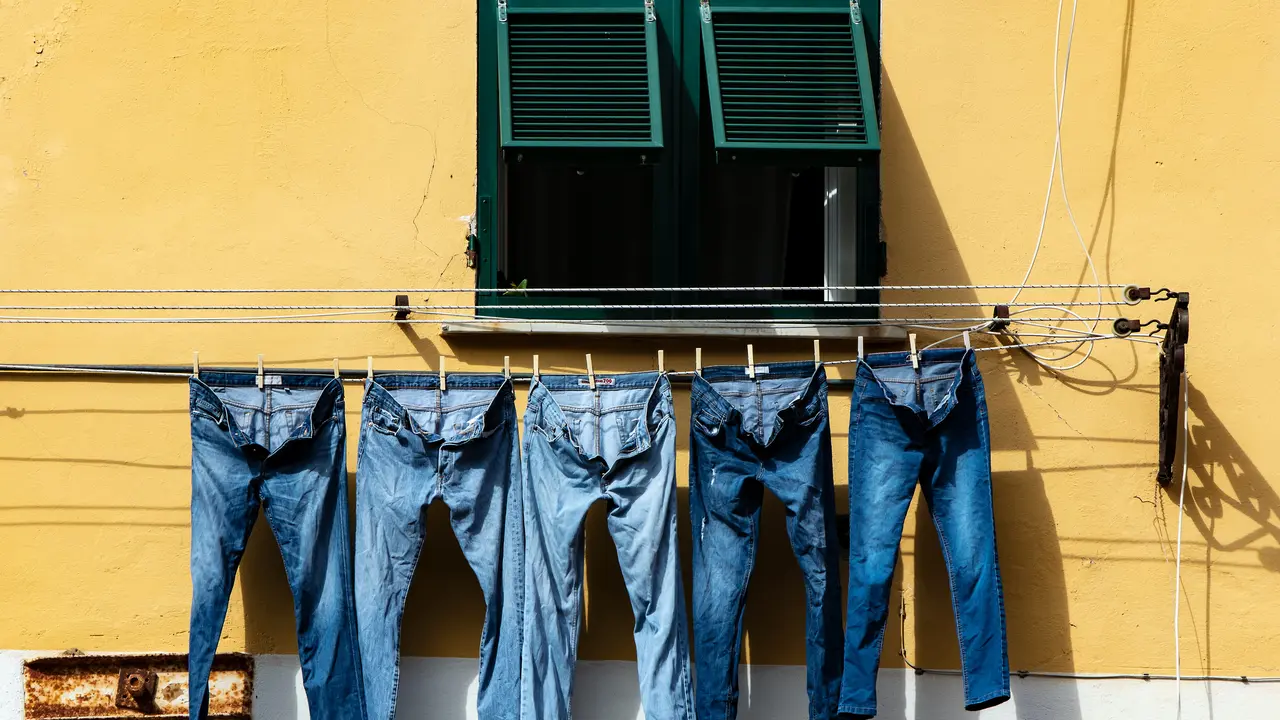 Ikuti 4 Langkah Mencuci Celana Jeans ini Agar Tetap Awet dan Bebas Pudar