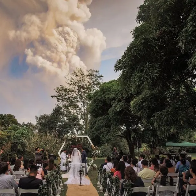 menikah di tengah erupsi gunung Taal