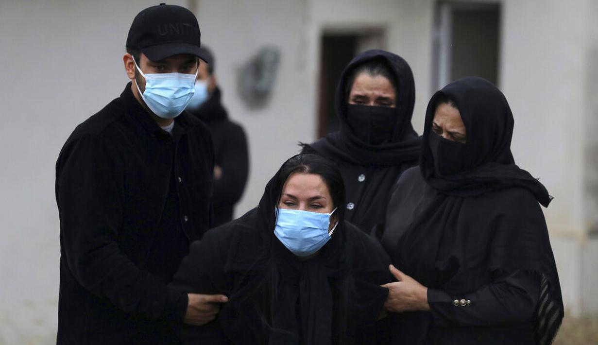 FOTO Duka Pelayat saat Pemakaman Korban COVID 19 di Iran 
