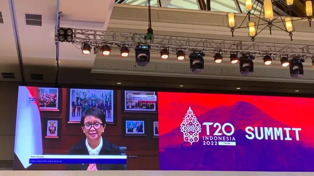 Menlu Retno Marsudi dalam menyampaikan pidato pembuka di KTT T20 yang diadakan di Nusa Dua, Bali pada 4-6 September 2022. (Liputan6/Benedikta Miranti T.V)