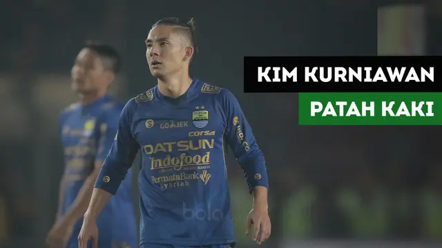 Pemain Persib Bandung Kim Kurniawan mengalami cedera patah kaki saat melawan Persija, Jumat (03/11/2017)