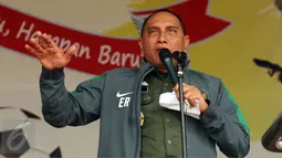 Ketua Umum PSSI, Edy Rahmayadi memberi sambutan jelang dimulainya invitasi sepakbola antar forum wartawan di Jakarta, Rabu (10/5). Invitasi diikuti delapan forum pewarta seJakarta dan berlangsung hingga 14 Mei. (Liputan6.com/Helmi Fithriansyah)