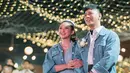 Meski dalu hanya berteman dan sempat jarang komunikasi, namun pada tahun 2021, keduanya bertemu kembali dengan keadaan sama-sama single. Dari pertemuan tersebutlah keduanya semakin dekat dengan intensitas bertemu yang lebih sering daripada biasanya. Cerita yang dibagikan Adinda Azani dalam keterangan Instagramnya ini pun sempat bikin penasaran para netizen. (Liputan6.com/IG/@dindazani)