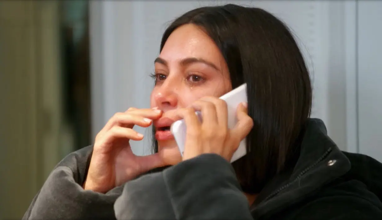 Kim Kardashian memang tak memikirkan bagaimana wajahnya saat sedih. (Metro)