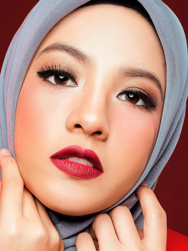 [Bintang] Bikin Adem, Ini 5 Makeup Seleb Berhijab yang Super Cantik