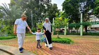 Gaya Ma'ruf Amin Tanpa Sarung dan Santai Bareng Keluarga di Minggu Tenang