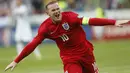 Rooney berstatus sebagai kapten timnas Inggris sejak Steven Gerrard pensiun pada 2014. Saat itu, Rooney mengalahkan kandidat lain seperti Frank Lampard, Gary Cahill, dan Ashley Cole. (AP/Darko Bandic/File)