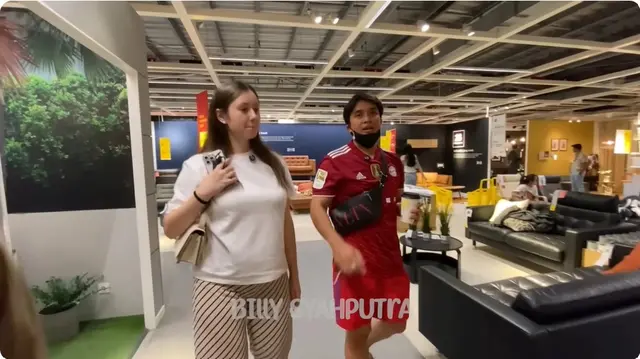 Sang istri sudah hamil 4 bulan, intip 7 potret persiapan Billy Syahputra dan Vika sambut anak pertama