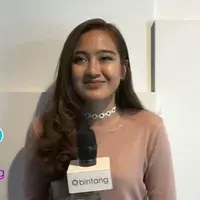 Sama-sama membuat video blog (vlog), Salshabilla Adriani memberi tanggapan atas vlog Anya Geraldine yang ditegur Komisi Perlindungan Anak Indonesia (KPAI).