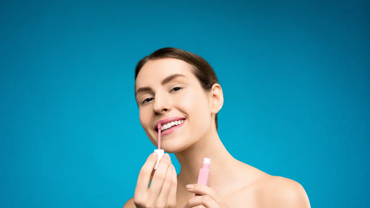 MUA Ungkap Tren Makeup 2022, Berani Berekspresi dengan Lipstik Cerah