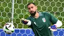 Italia hanya membutuhkan hasil imbang untuk memastikan diri lolos ke babak 16 besar. (Alberto PIZZOLI / AFP)