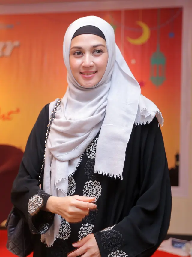 [Bintang] Dina Lorenza