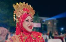 Berkarier Sejak Tahun 60-an, Intip 7 Potret Terbaru Elvy Sukaesih sang 'Ratu Dangdut' yang Tetap Eksis Meski Sudah Berusia 72 Tahun