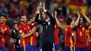 Pemain timnas Spanyol merayakan kemenangan 3-0 atas Albania dalam laga Grup G Kualifikasi Piala Dunia 2018 di Stadion Jose Rico Perez, Jumat (6/10). Spanyol berhasil memastikan satu tiket ke Piala Dunia 2018 Russia. (AP/Alberto Saiz)