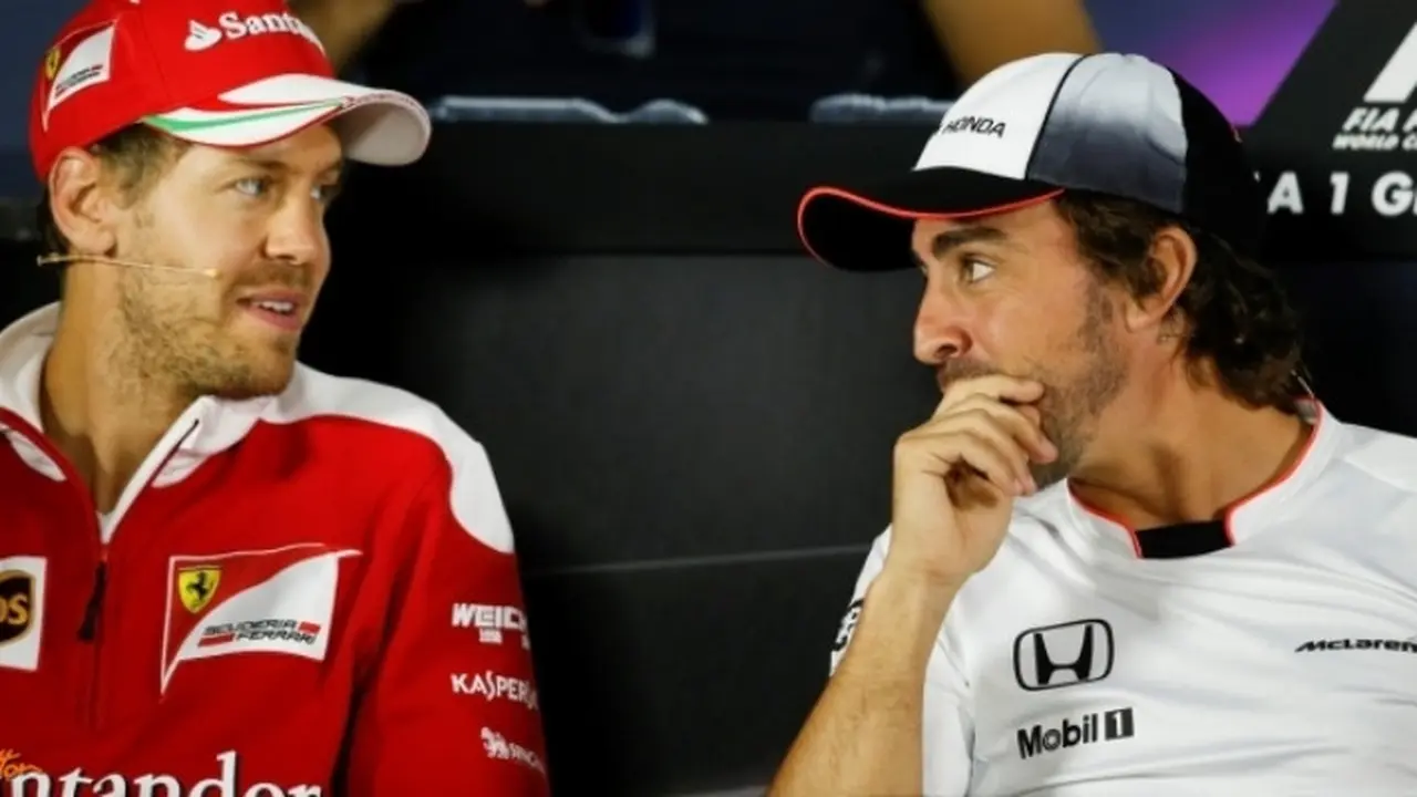 Sebastian Vettel dan Fernando Alonso (kanan).