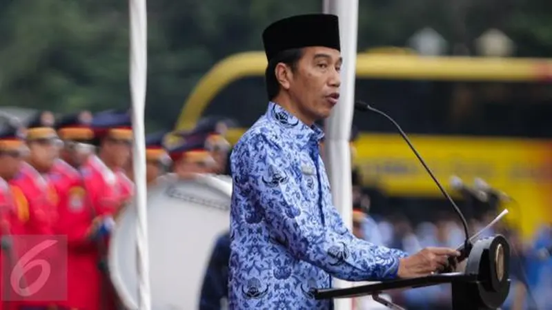 20161129-Jokowi Pimpin Upacara HUT ke-45 Korpri di Monas-Jakarta