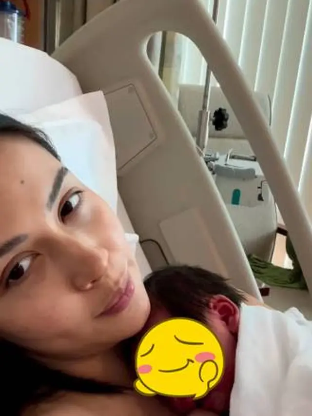 Melahirkan Anak Pertama, Ini 7 Momen Estelle Linden dan Suami Jelang Persalinan