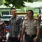 Kapolres Bangkalan AKBP Anisullah M Ridha (ketiga dari kiri) mengeluarkan maklumat di akun medsos terkait hoax penculikan anak. (Liputan6.com/Musthafa Aldo)