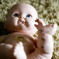 Bidan tak berpengalaman dan asal-asalan dalam sebuah persalinan di Sumatera Utara, malah memisahkan kepala bayi dari tubuhnya. Mengerikan!